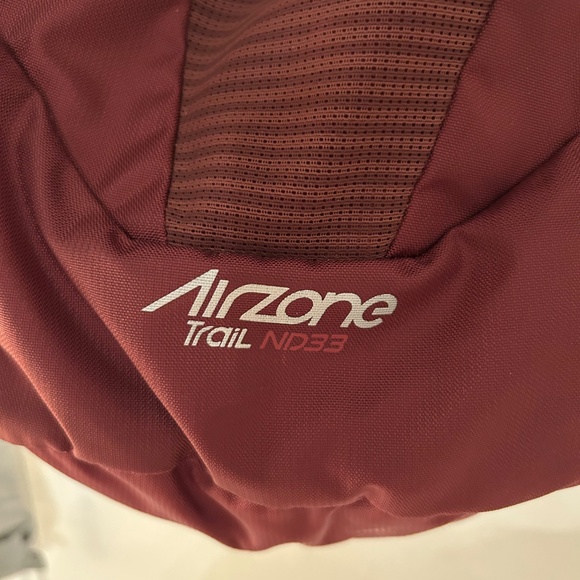LIKE NEW - LOWE ALPINE - Women’s Hiking Backpack with AirZone - Trail ND33L - Picture 3 of 13